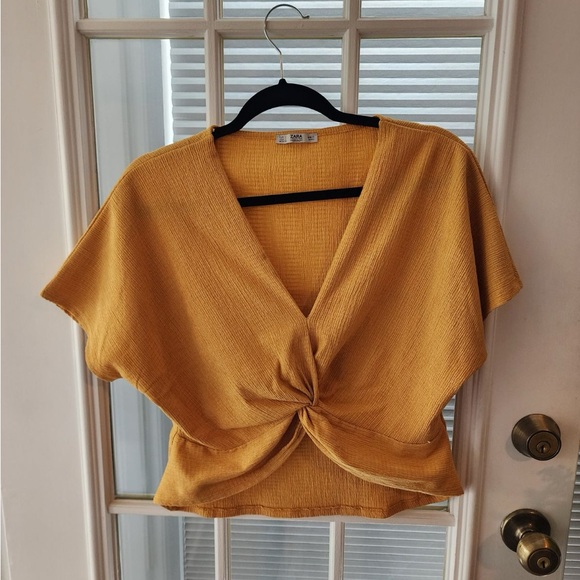 Yellow Cropped Blouse 🌻 - Picture 2 of 6